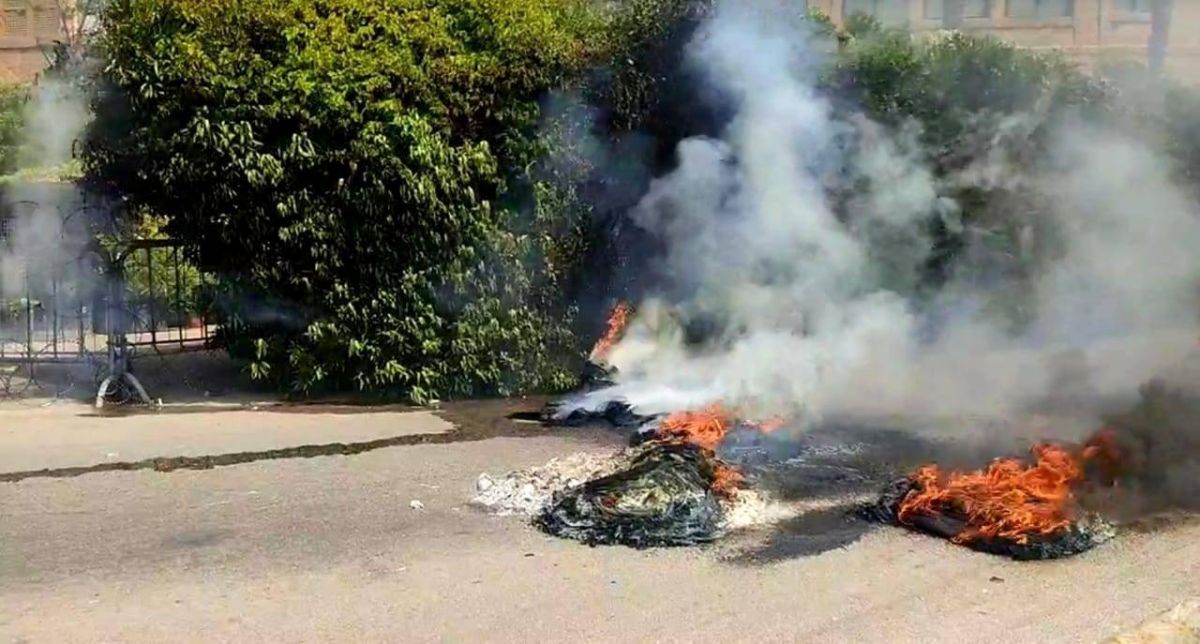 Street vendors protest outside Mikati's home in Tripoli