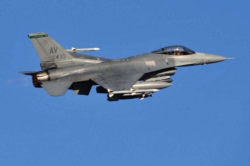 Livraison de F-16 à l'Ukraine: Londres et Berlin renvoient la balle à Washington