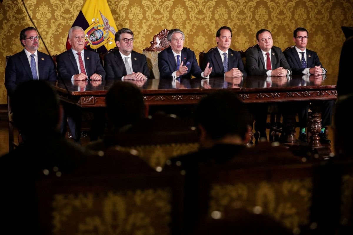 Menacé de destitution par le Parlement, le président Lasso le dissout