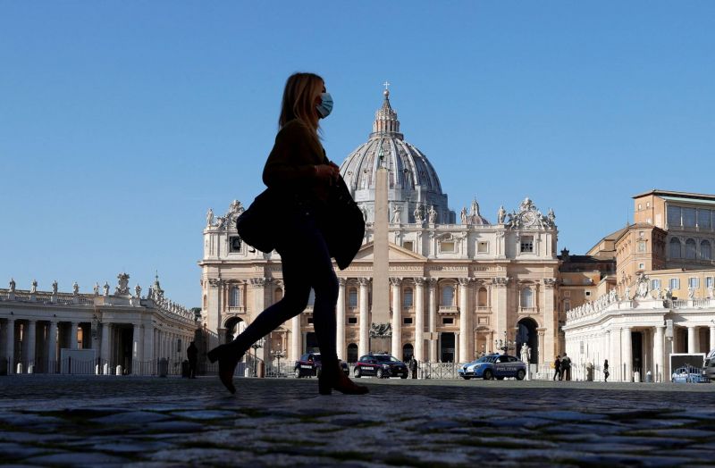 Un déséquilibré force l'entrée du Vatican en voiture