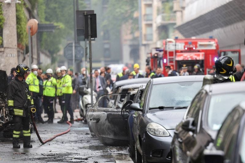 Un camion de bouteilles d'oxygène explose à Milan: un blessé