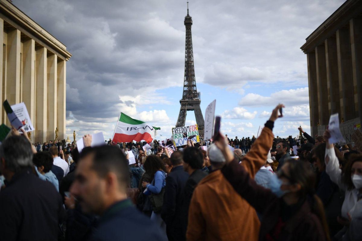Libération de deux Français détenus, quatre autres toujours emprisonnés