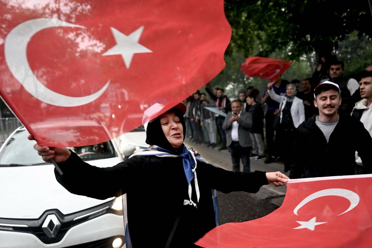 Erdogan à plus de 52% au second tour après décompte de 95% des voix, selon l'agence officielle