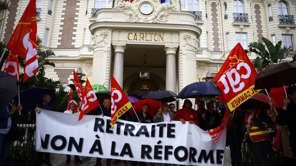 Retraites : un arrêt cardiaque en marge d'un rassemblement à Cannes, coupures de gaz et d'électricité