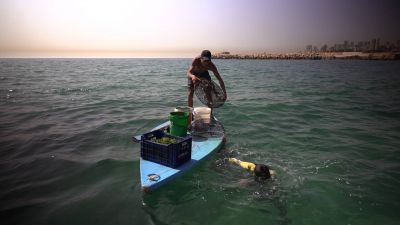 À Sultan Ibrahim, les pêcheurs pris en tenaille entre les déchets et les eaux usées