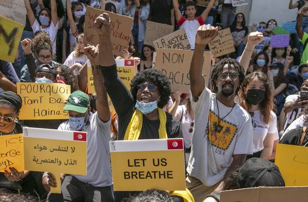 Un migrant subsaharien tué dans une attaque par des jeunes Tunisiens