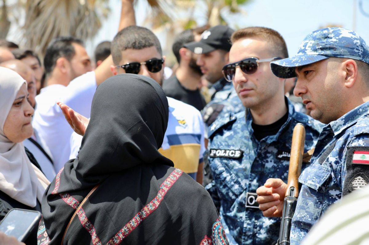 Islamistes v/s féministes : face-à-face tendu entre deux manifestations après l'agression de baigneurs à Saïda Islamistes v/s féministes : face-à-face tendu entre deux manifestations après l'agression de baigneurs à Saïda