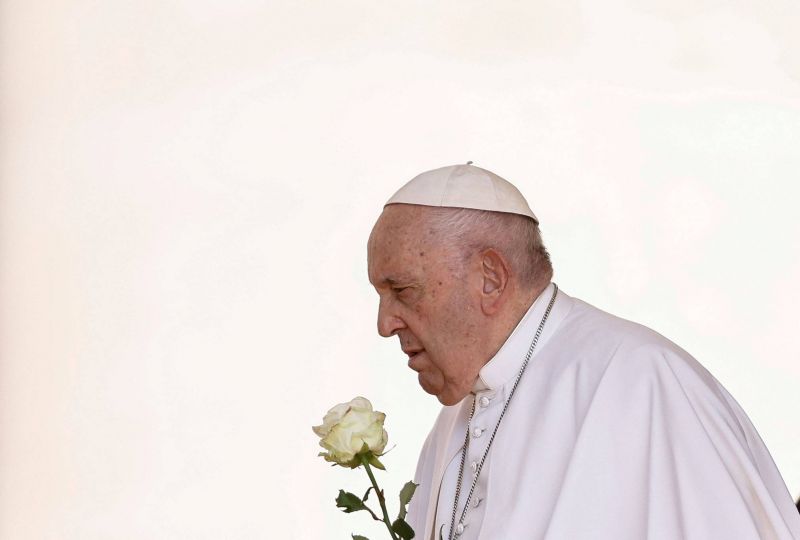 Le pape François opéré 