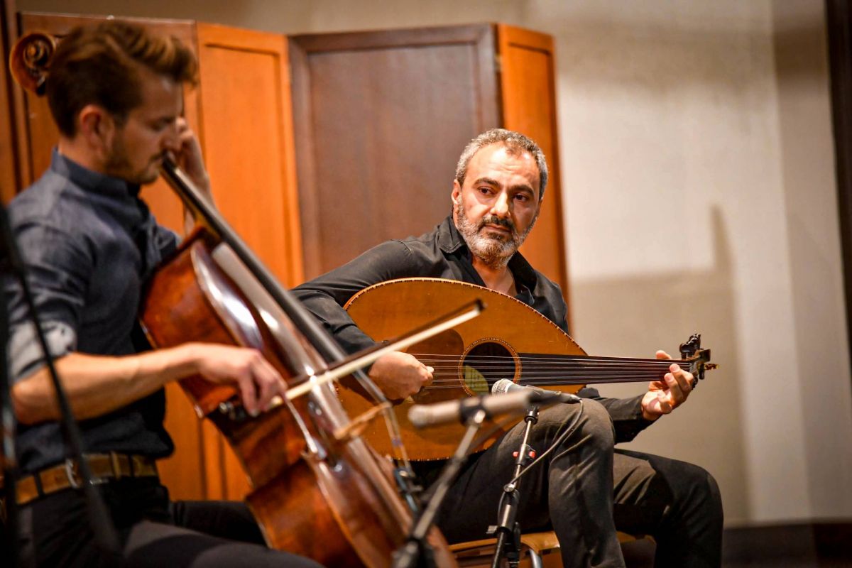 Quand oud, riq et violoncelle dialoguent sans traduction