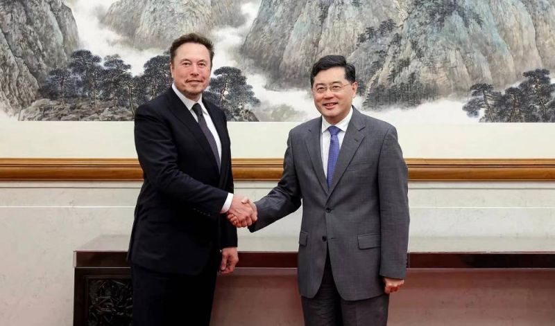 À Pékin, Elon Musk tout en louanges sur le développement chinois