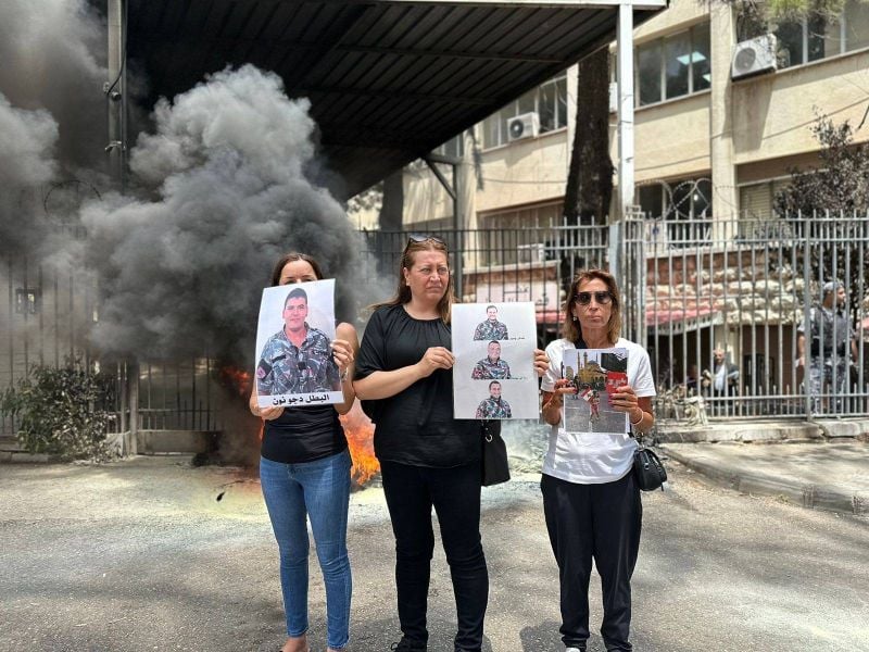 Pneus brûlés et menaces d'escalade lors d'un sit-in pour réclamer justice pour les victimes du 4-Août