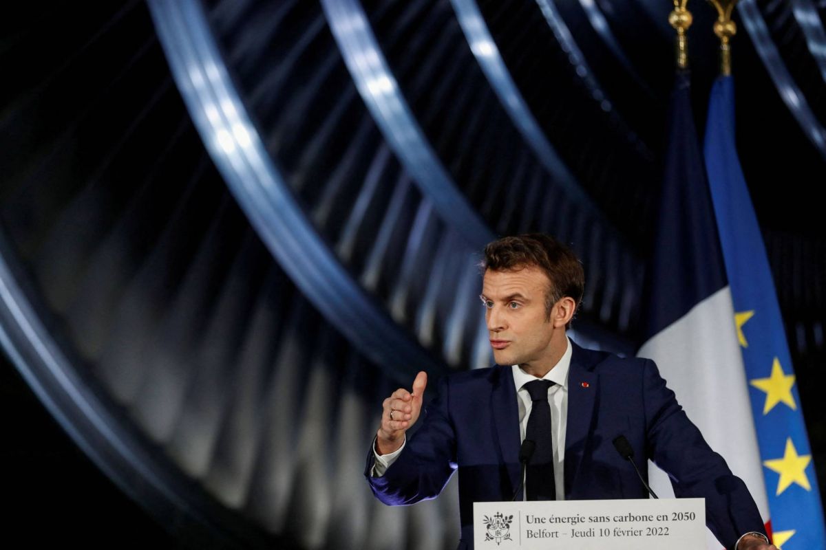 Attaque au couteau à Annecy : Macron au chevet d'enfants blessés