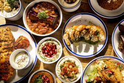 Une table généreuse aux couleurs et saveurs libanaises. Photo DR 
