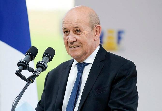 L'envoyé spécial français Jean-Yves Le Drian atterrit à Beyrouth L'envoyé spécial français Jean-Yves Le Drian atterrit à Beyrouth