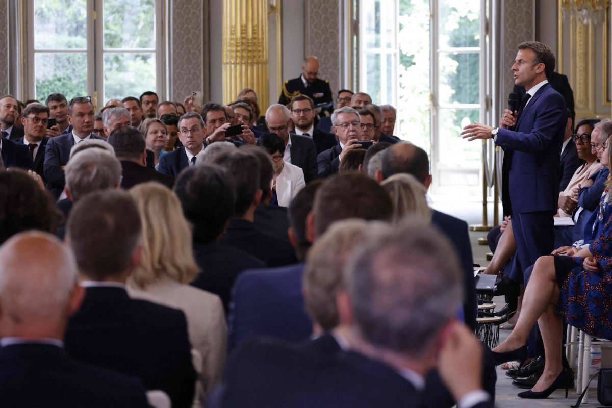 Macron annonce une loi d'urgence pour accélérer la reconstruction