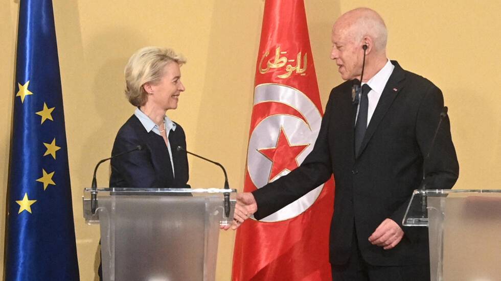 L’accord sur les migrants entre l’UE et la Tunisie « renforcera Saïed »