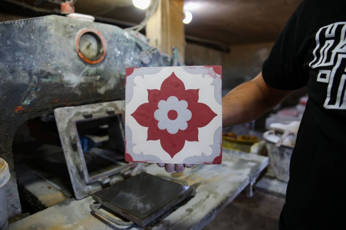 Blat el-Atiq, ou la renaissance des tuiles traditionnelles au cœur du Chouf Blat el-Atiq, ou la renaissance des tuiles traditionnelles au cœur du Chouf