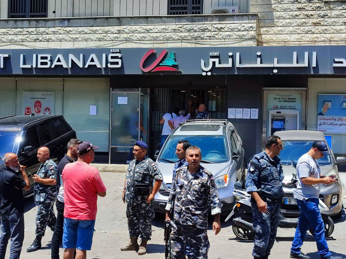 Deux braquages de banques par des déposants dans le Chouf et le Sud