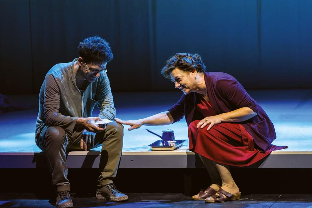 La comédienne libanaise avec Wajdi Mouawad sur les planches du théâtre de la Colline à Paris. DR