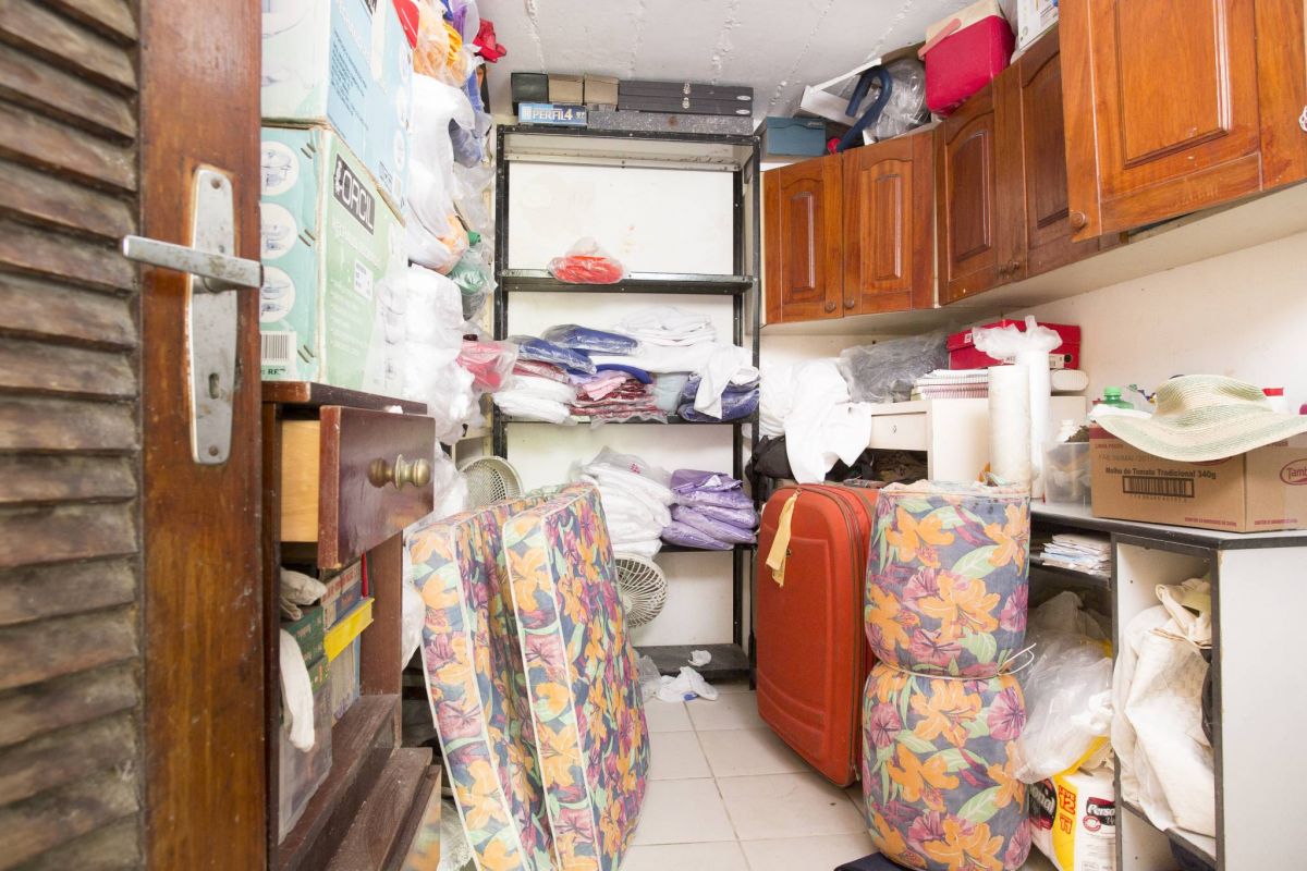 Chambre de bonne et chambre de maître : quand deux mondes se côtoient et s’affrontent Chambre de bonne et chambre de maître : quand deux mondes se côtoient et s’affrontent