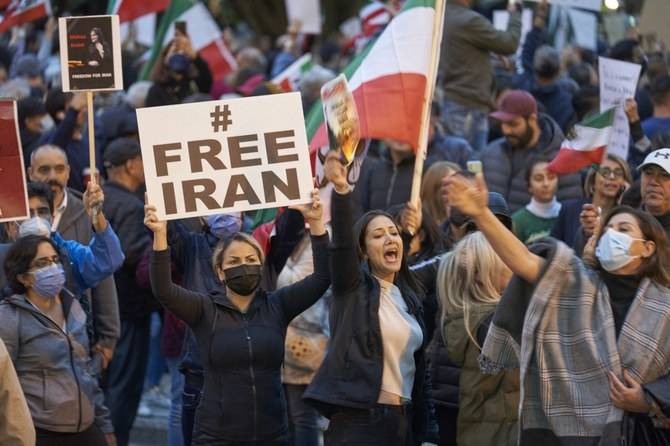 La police iranienne relance ses patrouilles pour arrêter les femmes non-voilées