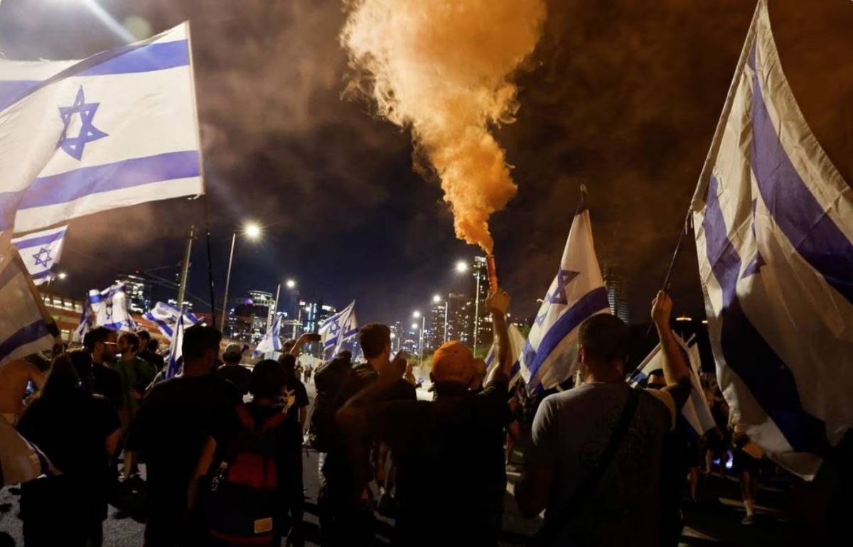 Thousands rally, Israeli reservists step up protest against judicial change