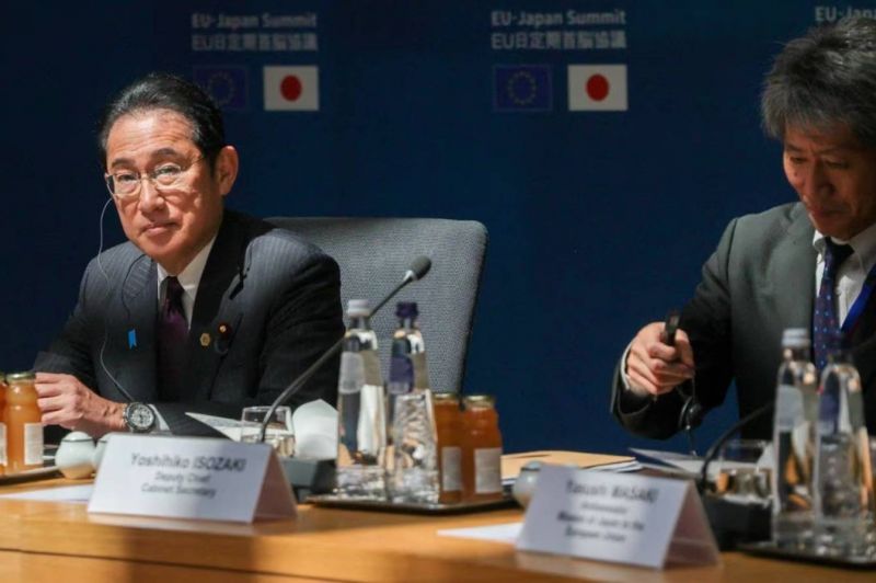 Japan's Kishida to visit Middle East to talk energy markets, offer green tech