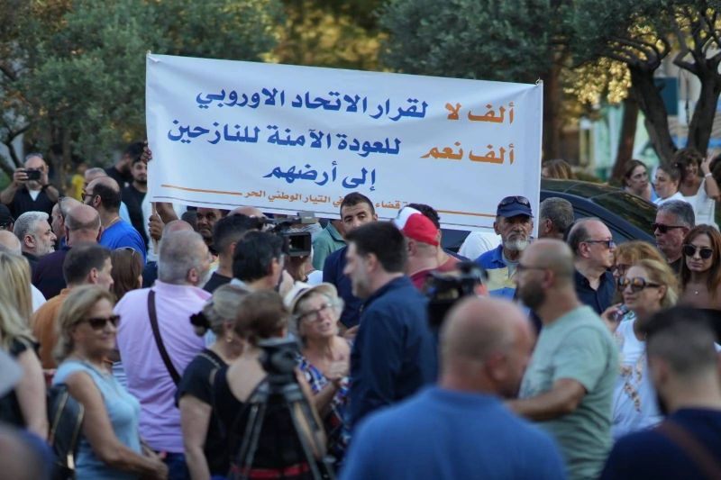 Des partisans du CPL manifestent devant l'ambassade de l'UE contre les réfugiés syriens
