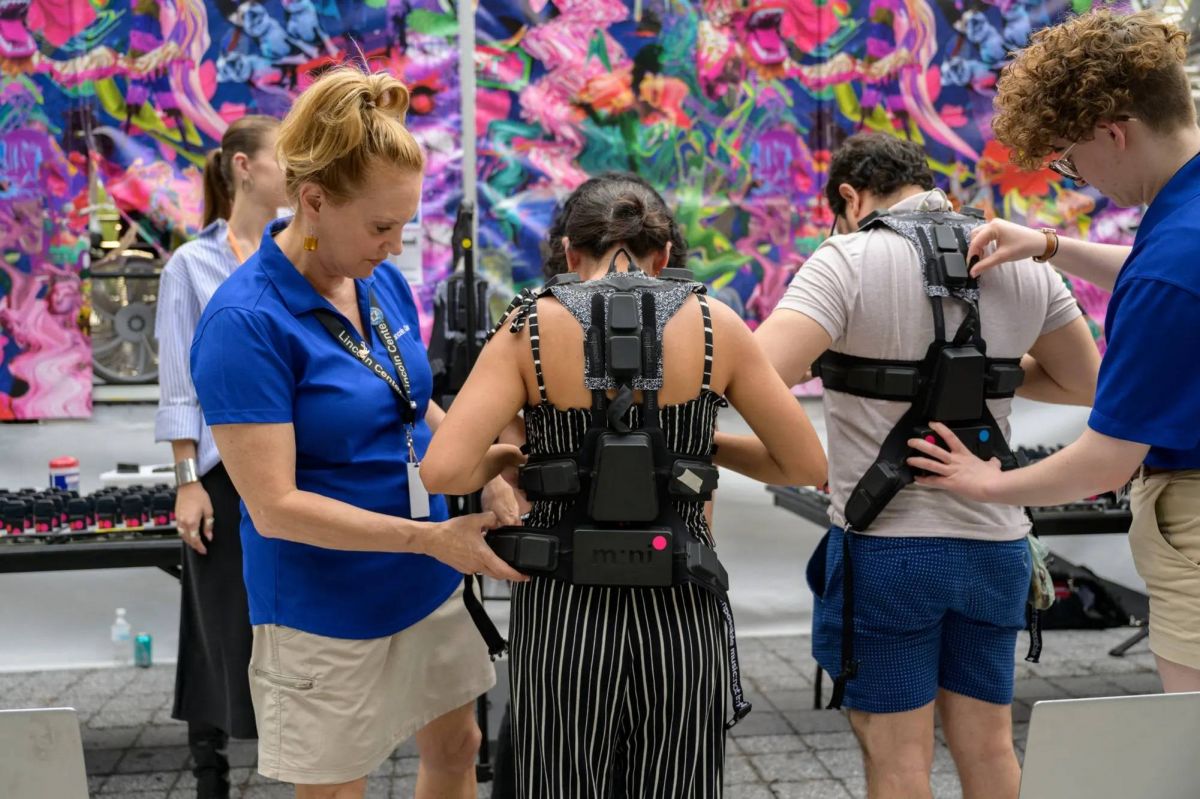Des vestes tactiles pour faire vivre la musique à des spectateurs sourds