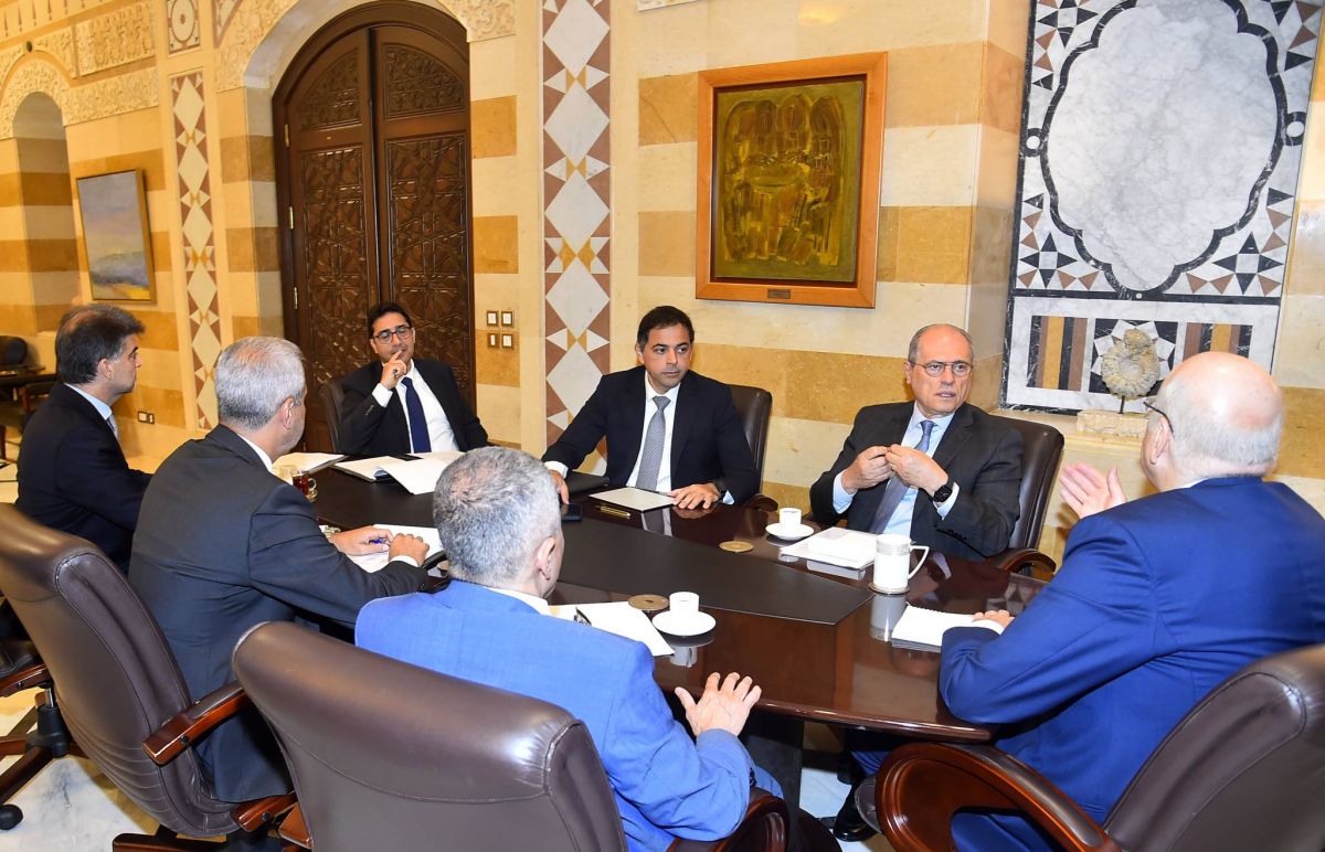 Mikati s'entretient avec les quatre vice-gouverneurs de la BDL Mikati s'entretient avec les quatre vice-gouverneurs de la BDL