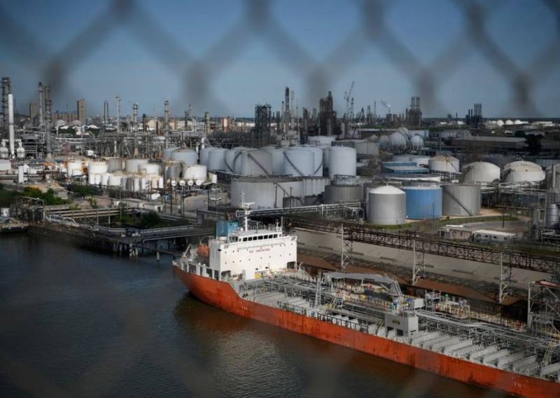Iranian oil remains stuck off US coast as shippers fear repercussions