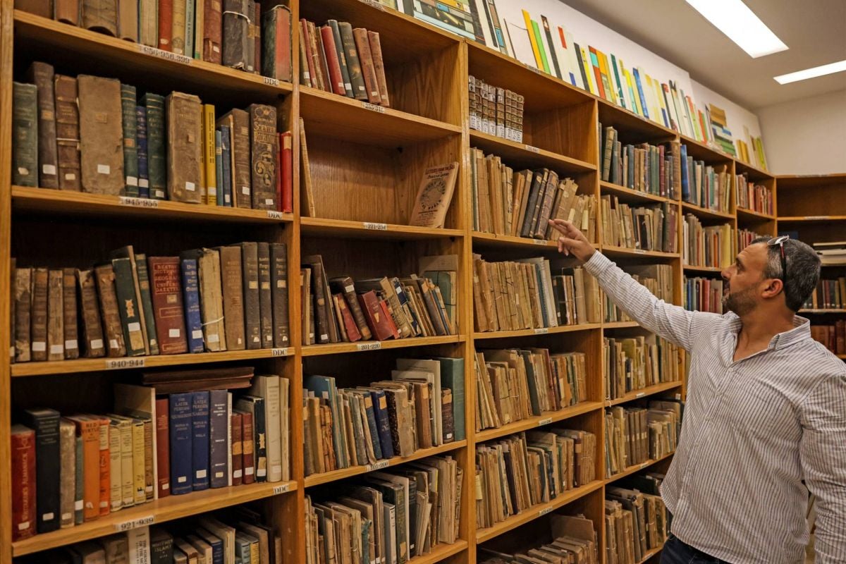 A Jérusalem, restaurer des manuscrits pour faire connaître l'histoire palestinienne