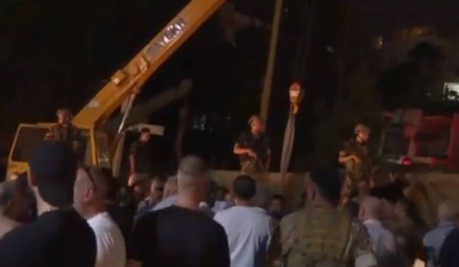 Un camion du Hezbollah renversé à Kahalé, situation tendue, l'armée déployée Un camion du Hezbollah renversé à Kahalé, situation tendue, l'armée déployée