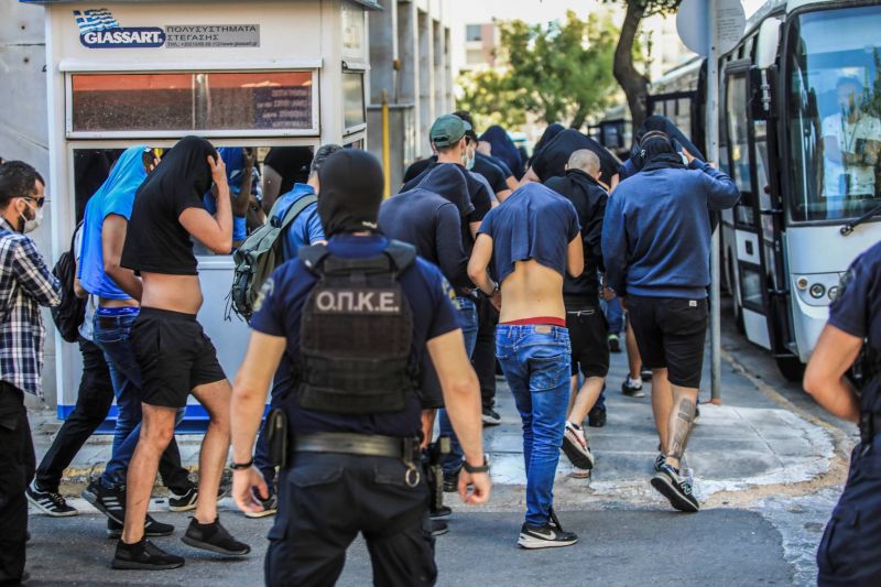 Mort d'un supporter poignardé en Grèce : une centaine de personnes devant la justice