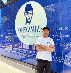 Nadim Hammoud posant devant son Mezzmiz canadien. Photo DR