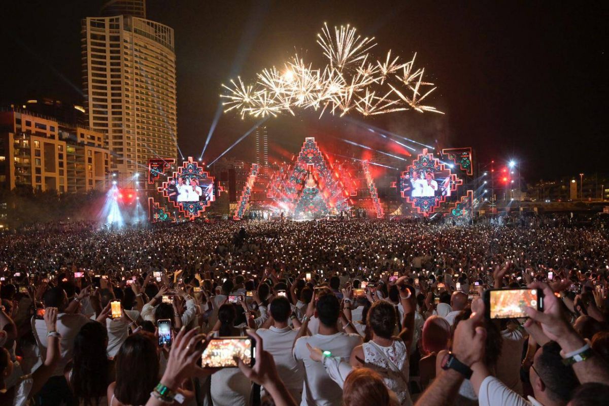 Les organisateurs du concert de Amr Diab à Beyrouth nettoient les lieux, après une demande du ministre de l'Environnement