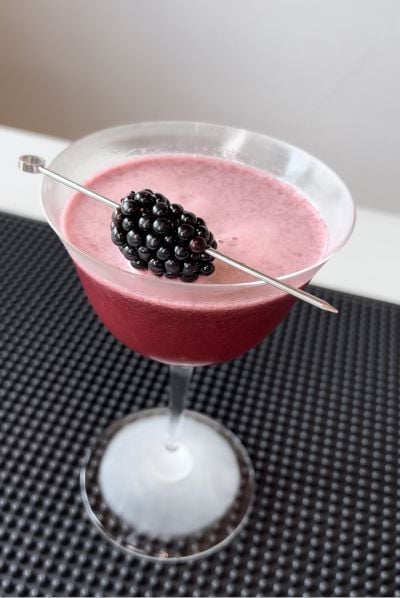 Le cocktail « sour » d’arak et jus de mûre de Pierre Farah