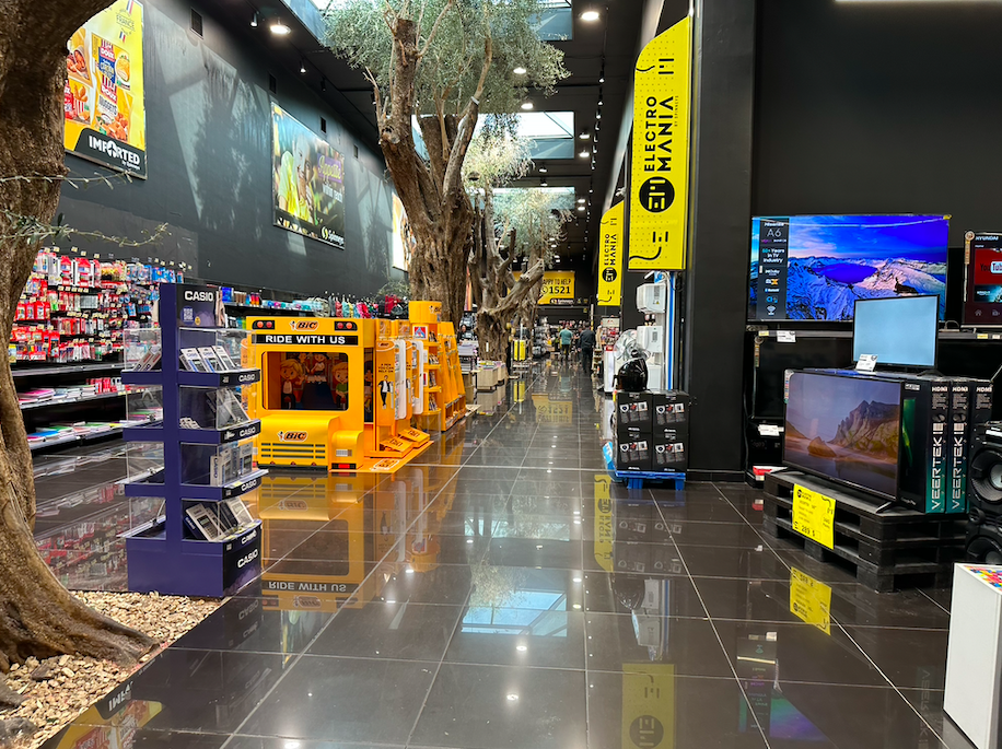 Des produits avec des inscriptions en hébreu saisis dans des grands magasins du Liban