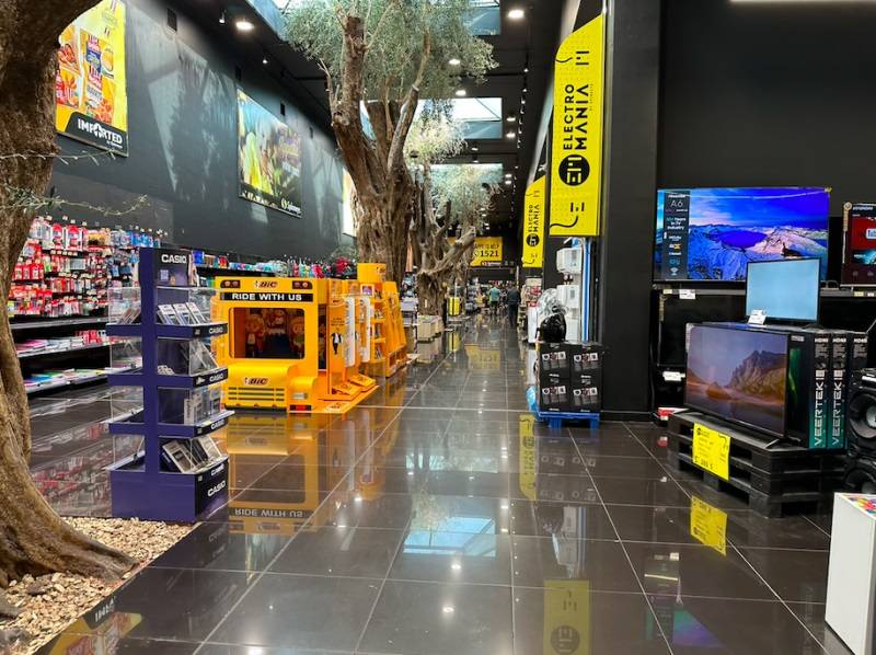 Supermarket products with Hebrew labels seized by State Security