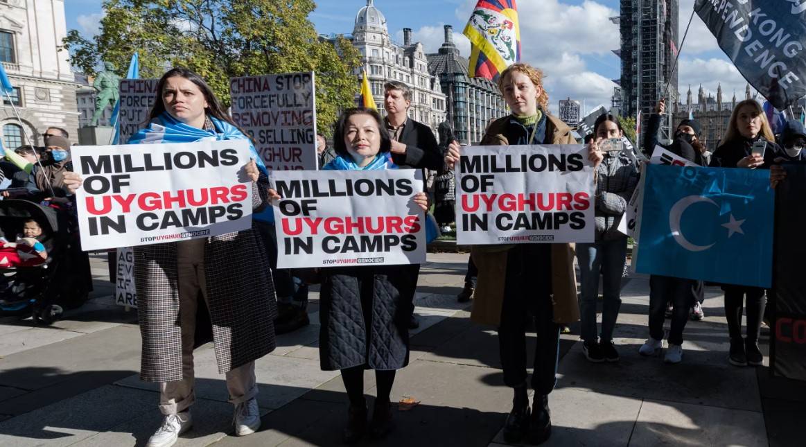 Walmart, Hugo Boss et Diesel soupçonnés de recours au travail forcé des Ouïghours