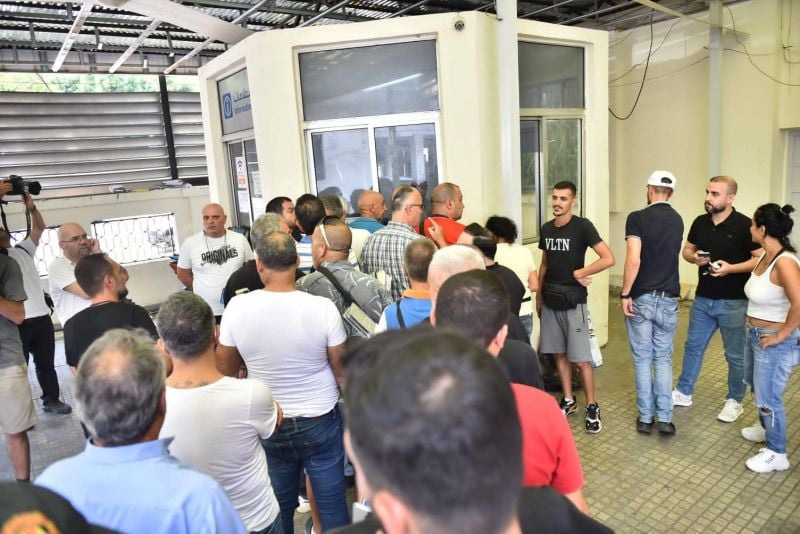 Crowds at vehicle registration center after reopening