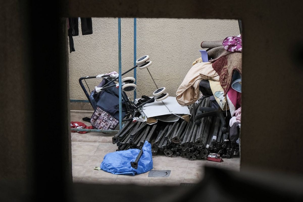 Derrière les portes d’un « village » de « paix », d’« amour » et … d’abus multiples sur mineurs Derrière les portes d’un « village » de « paix », d’« amour » et … d’abus multiples sur mineurs