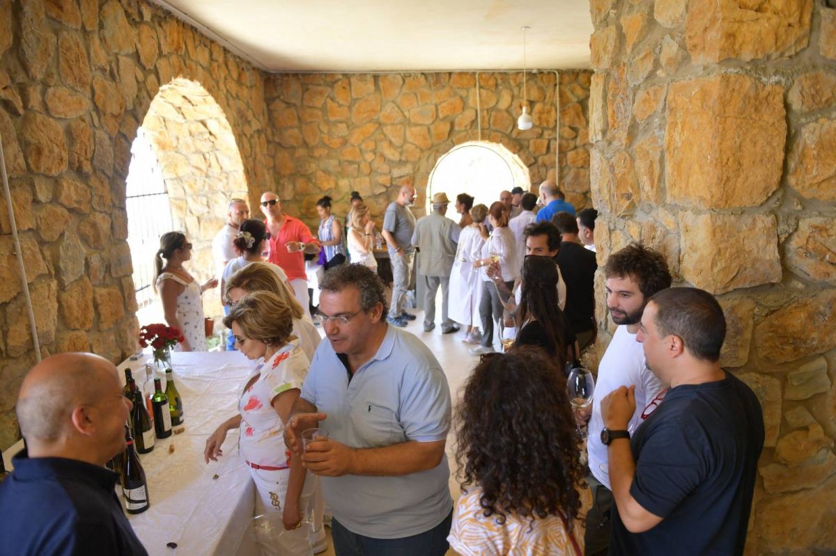 Le célèbre critique Michel Bettane explore les vins de la Békaa à Vertical 33