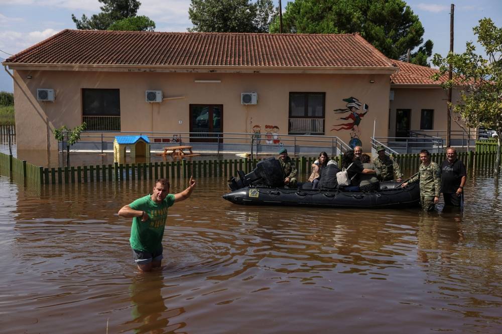 « Nous vivons un cauchemar » : les habitants du village grec inondé d’Itea se sentent abandonnés