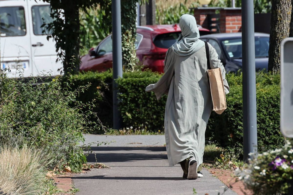 Interdiction de l'abaya à l'école: nouvelle polémique sur l'islam