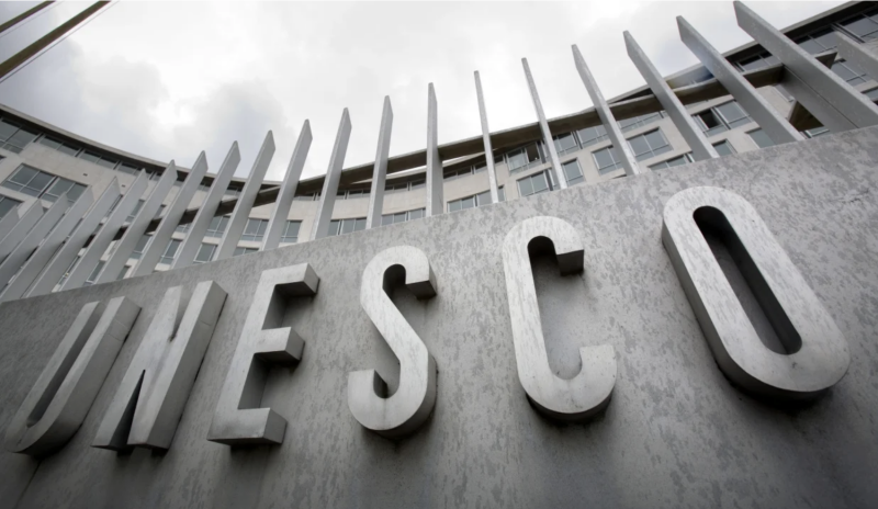 Intelligence artificielle à l'école: l'Unesco recommande une limite d'âge