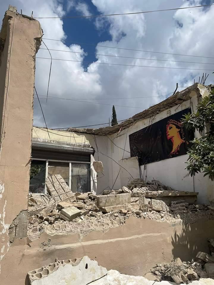 Two injured after a roof collapses in Tyrdeba