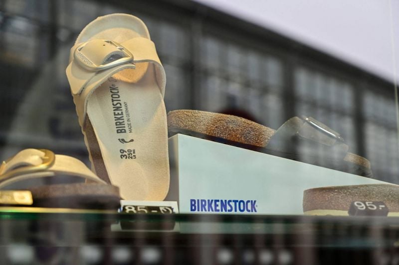 Birkenstock, la sandale brutaliste qu’on adore détester, joue dans la cour du glam
