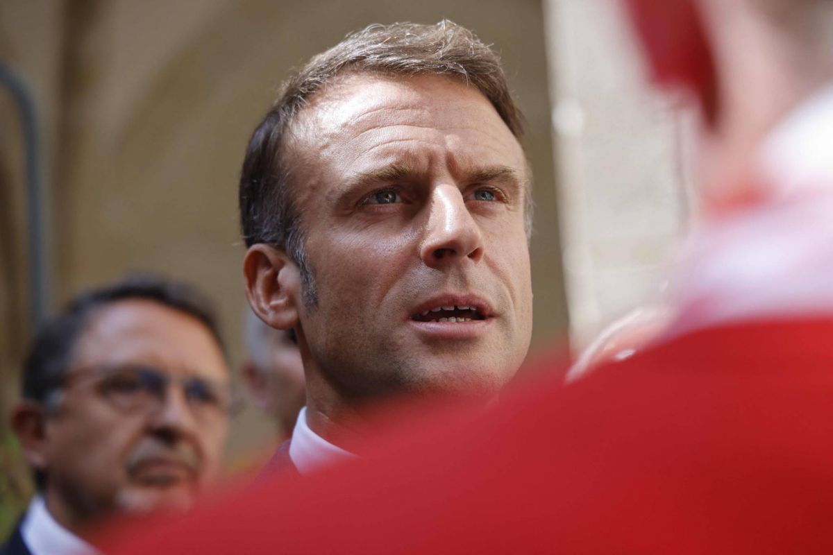 Niger: l'ambassadeur de France « pris en otage », affirme Macron
