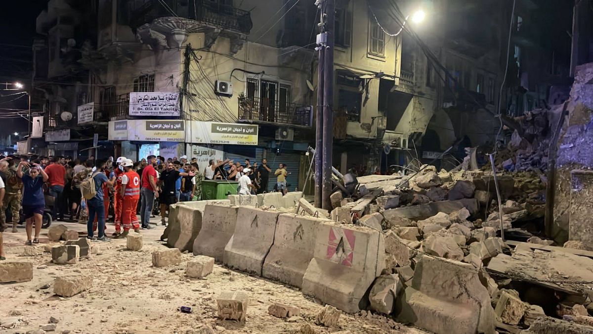 Un immeuble s'effondre partiellement à Tripoli